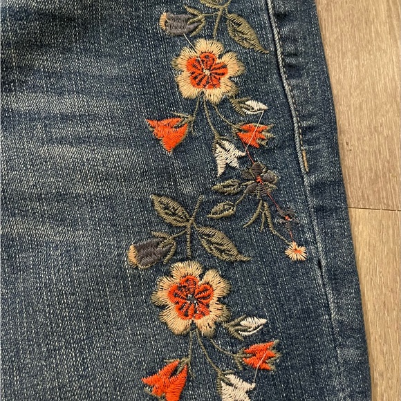 Vintage America Floral Embroidered Boho Jean Shorts Sz 4 New! - Picture 3 of 6